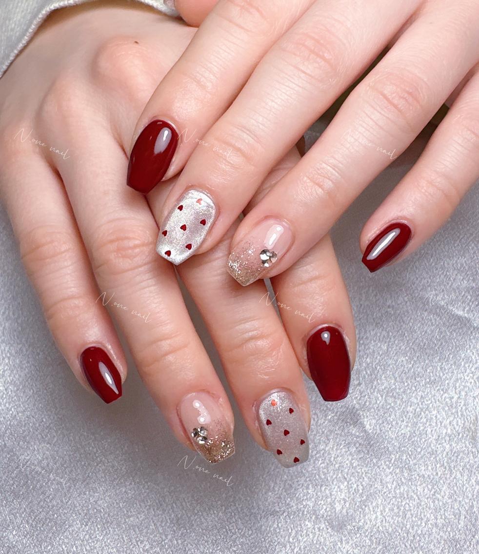 Silver Hearts on Cherry Wine - burgundy and silver nail design