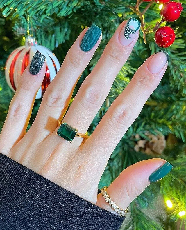 Shimmering Teal Cat-Eye December nail manicure