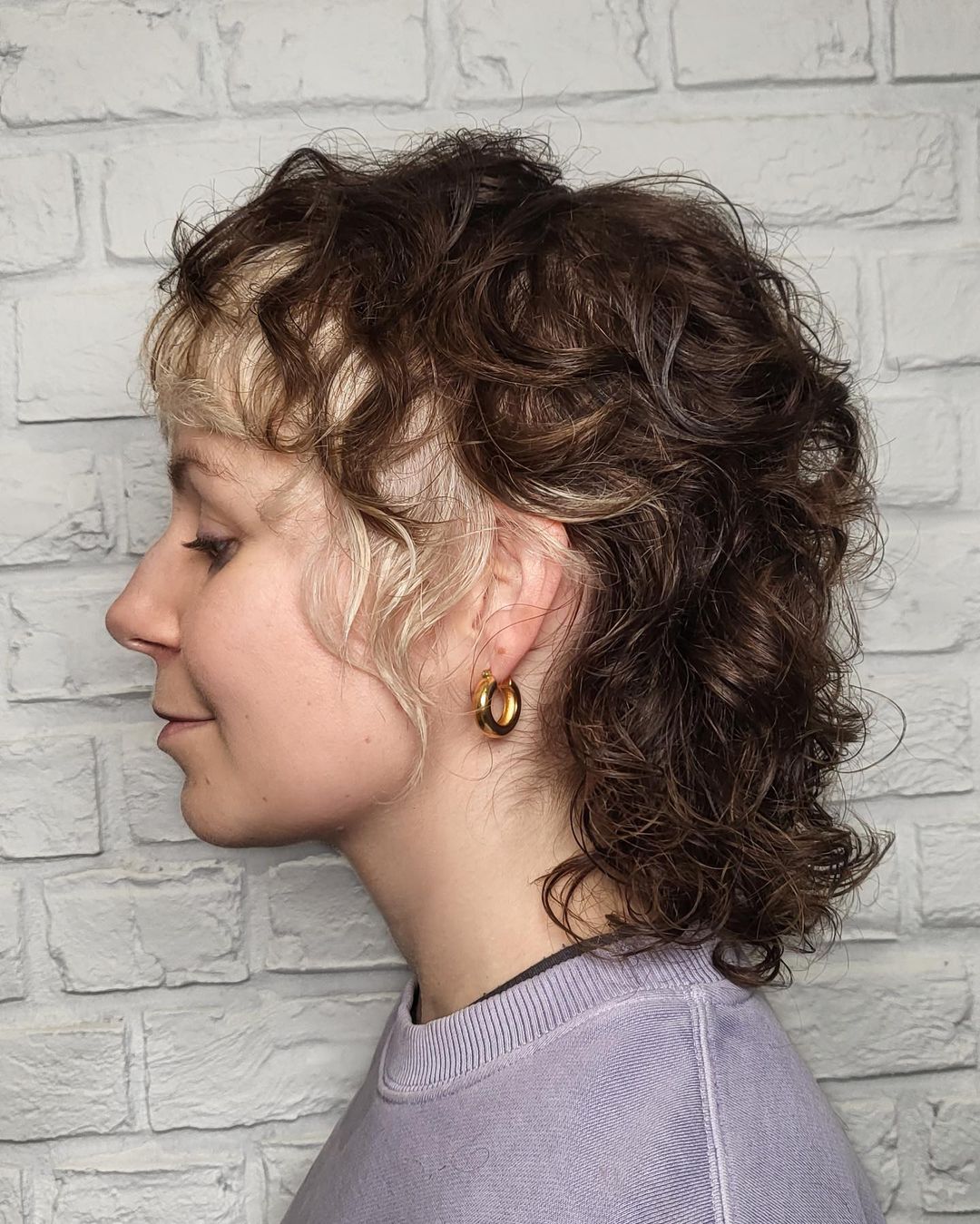 Short mullet shag with underlayer colour