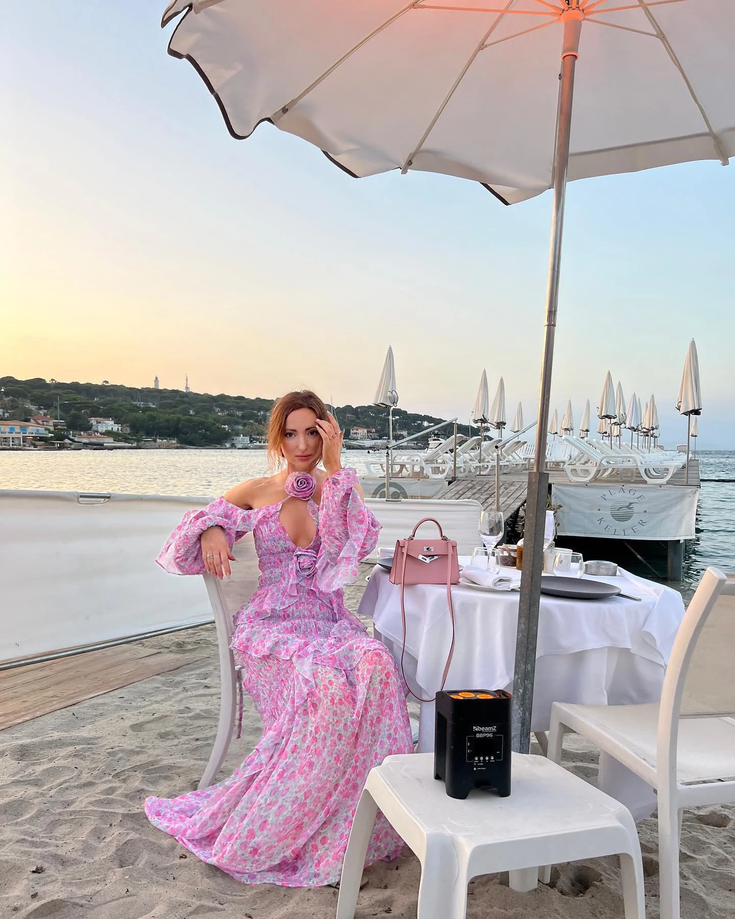 Puff-sleeve floral maxi dress cute dinner outfit
