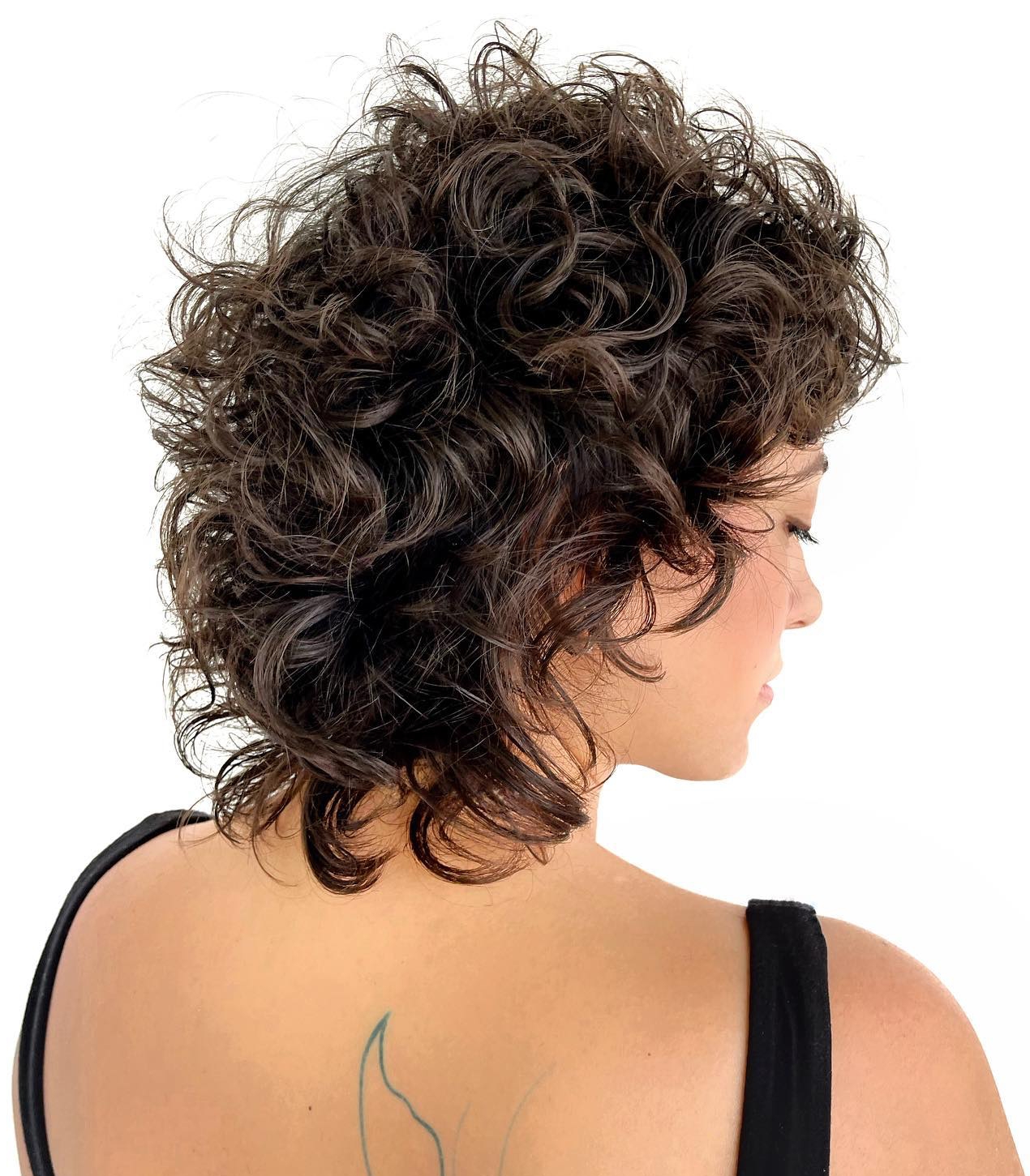 Airy wolf cut built from large curls