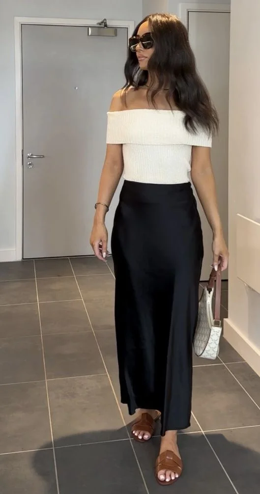 Ribbed off-shoulder top and printed bag with satin midi skirt outfit