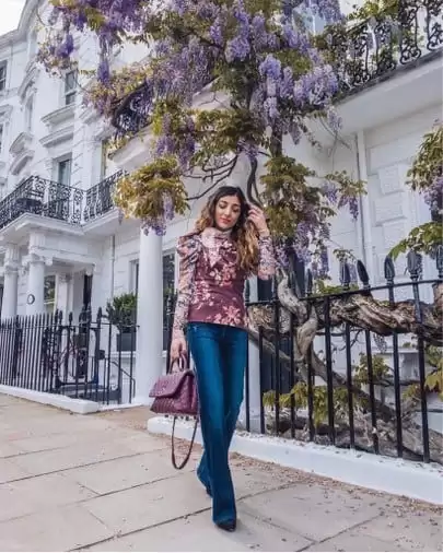 Floral Top with Dark-Wash Straight Jeans and Boots cute jeans outfit