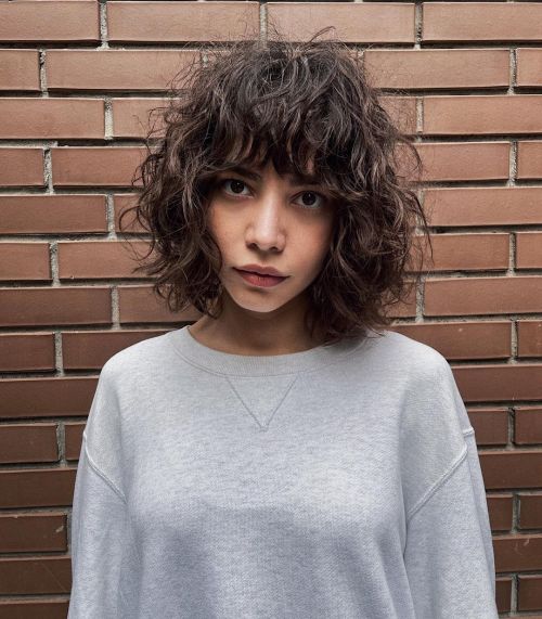 Relaxed shaggy curly bob