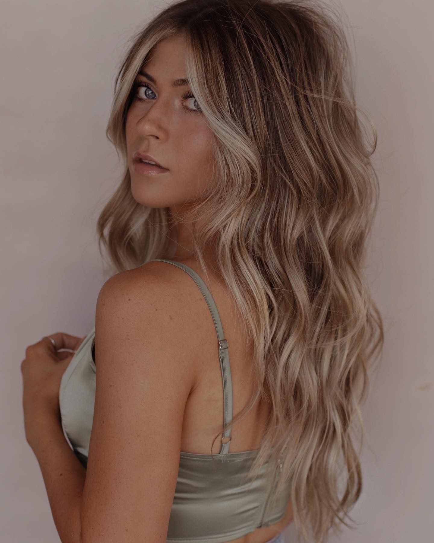 Long beach layers with blonde money piece fringes