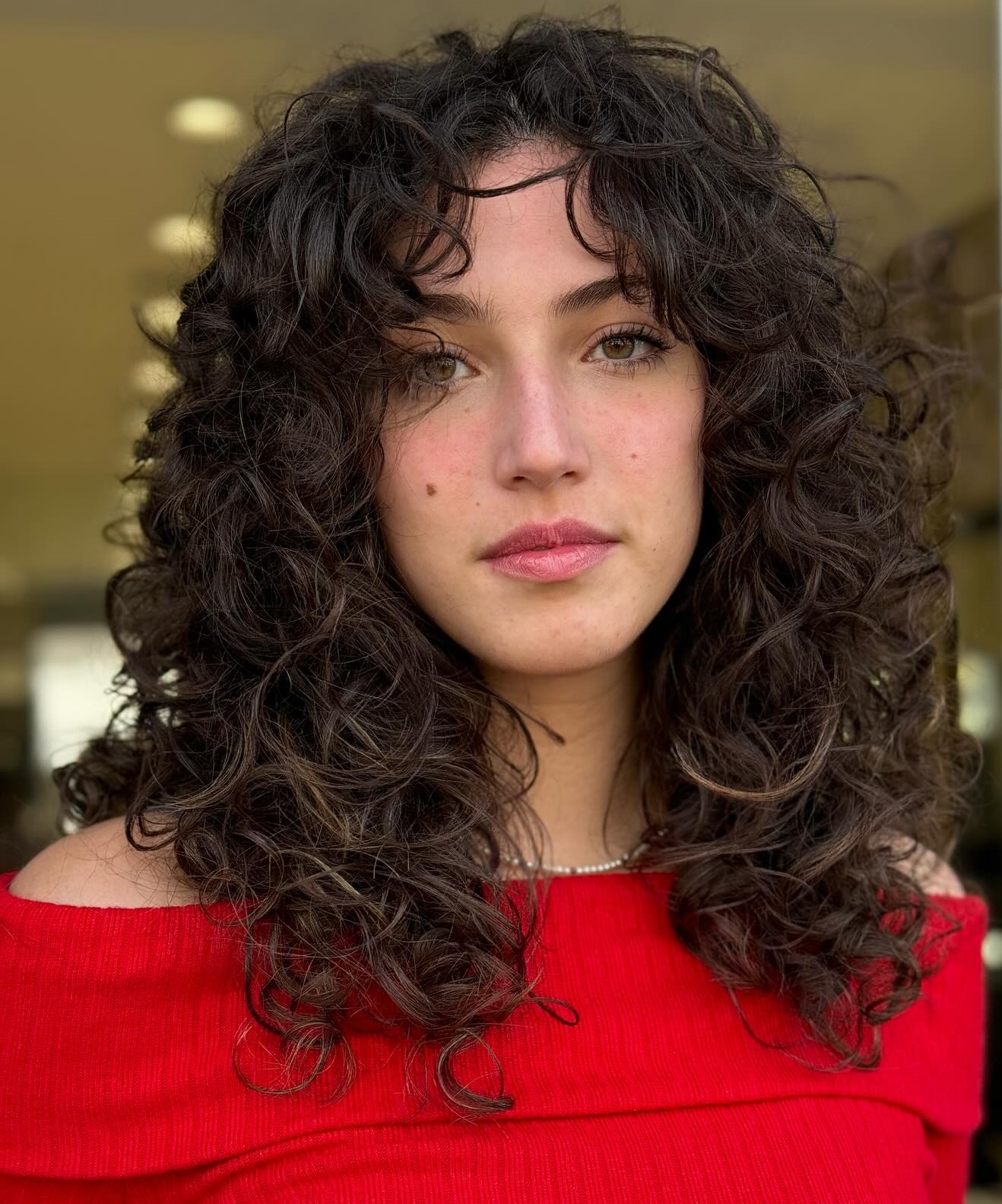 Mid-length 80s-inspired soft curly shag