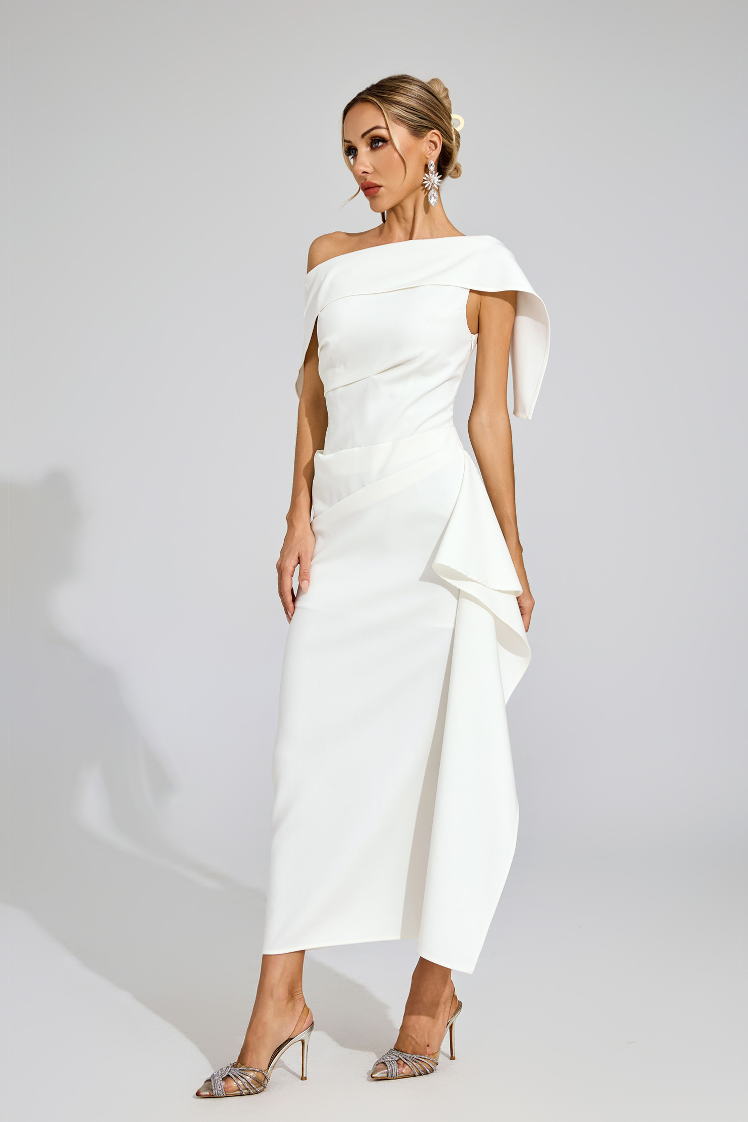White Ruffled Off-Shoulder Mini Dress mujer outfit