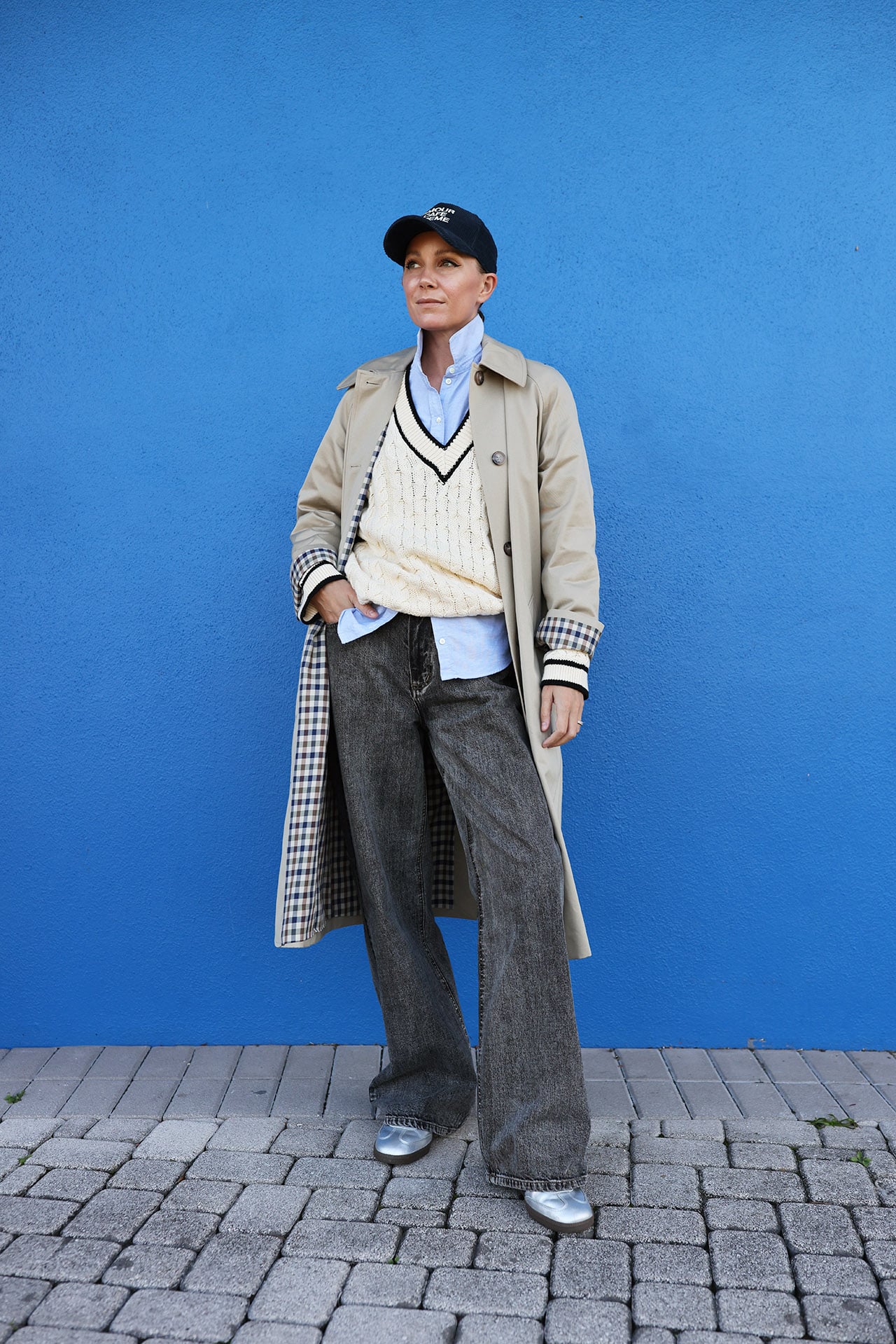 Black Wide-Leg Jeans with a Preppy Layered Look baggy outfit