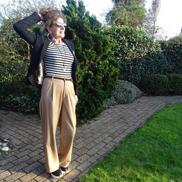A beige oversized blazer with metallic flats chic style outfit