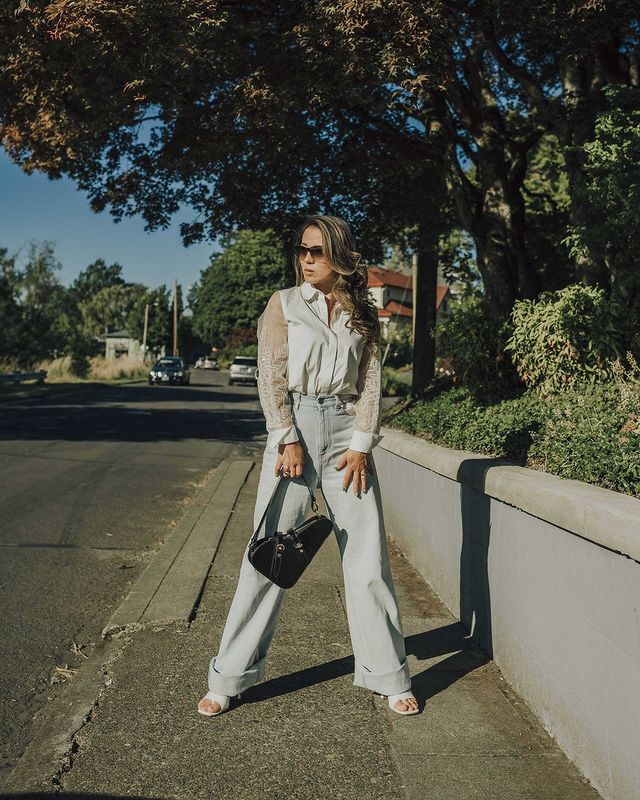 Beige blazer with light wide-leg jeans job interview outfit