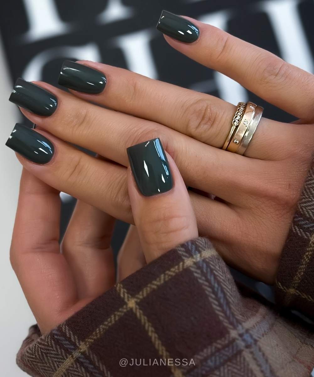 Deep Forest Green High-Gloss Nails dark green winter nail design