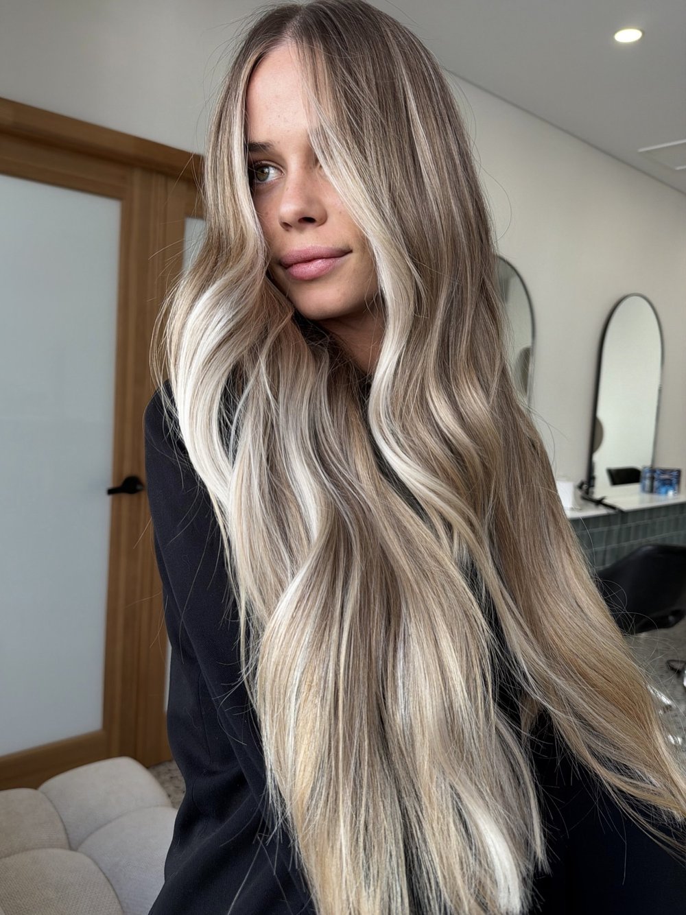 Wavy hair with face-framing highlights