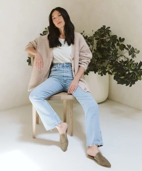 Pointed-toe mules with cropped jeans for everyday wear
