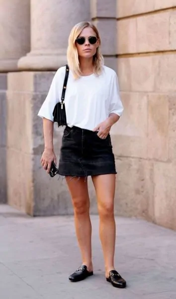 Flat leather mules with a mini skirt for daytime