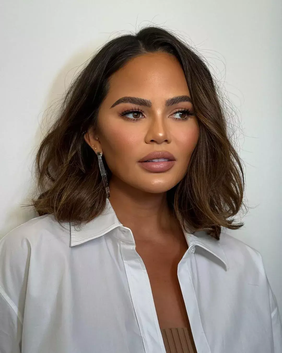 Neutral toffee highlights on dark brunette hair