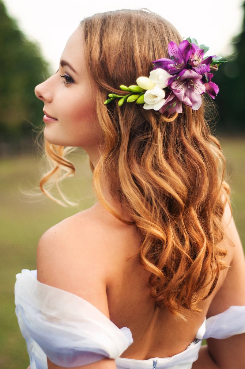 Prom hairstyle: effortless loose waves