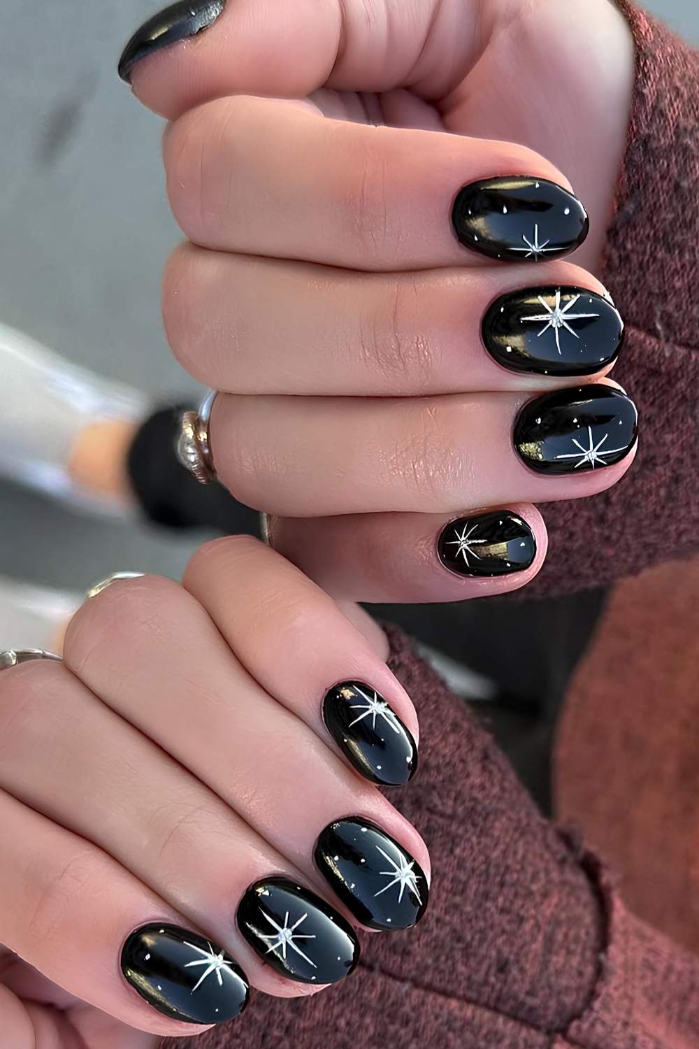 Short Black Nails Sprinkled with Gold Stars black Christmas nail design
