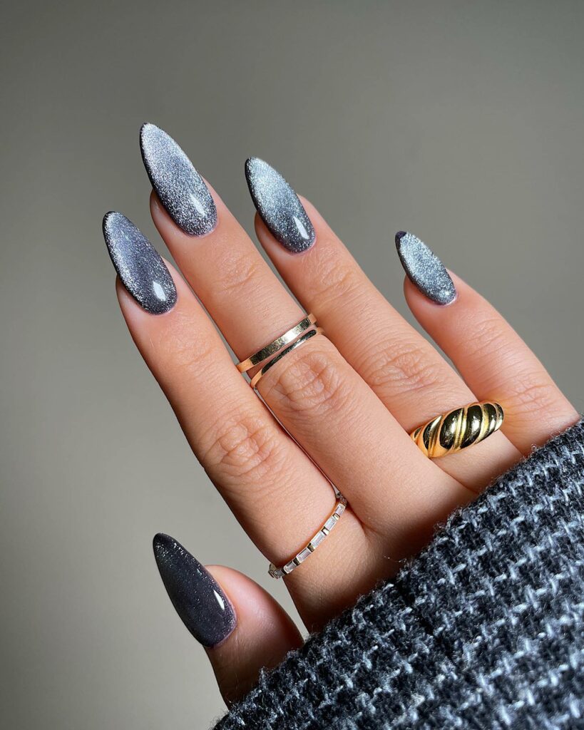 Silver Mirror Chrome winter nail manicure