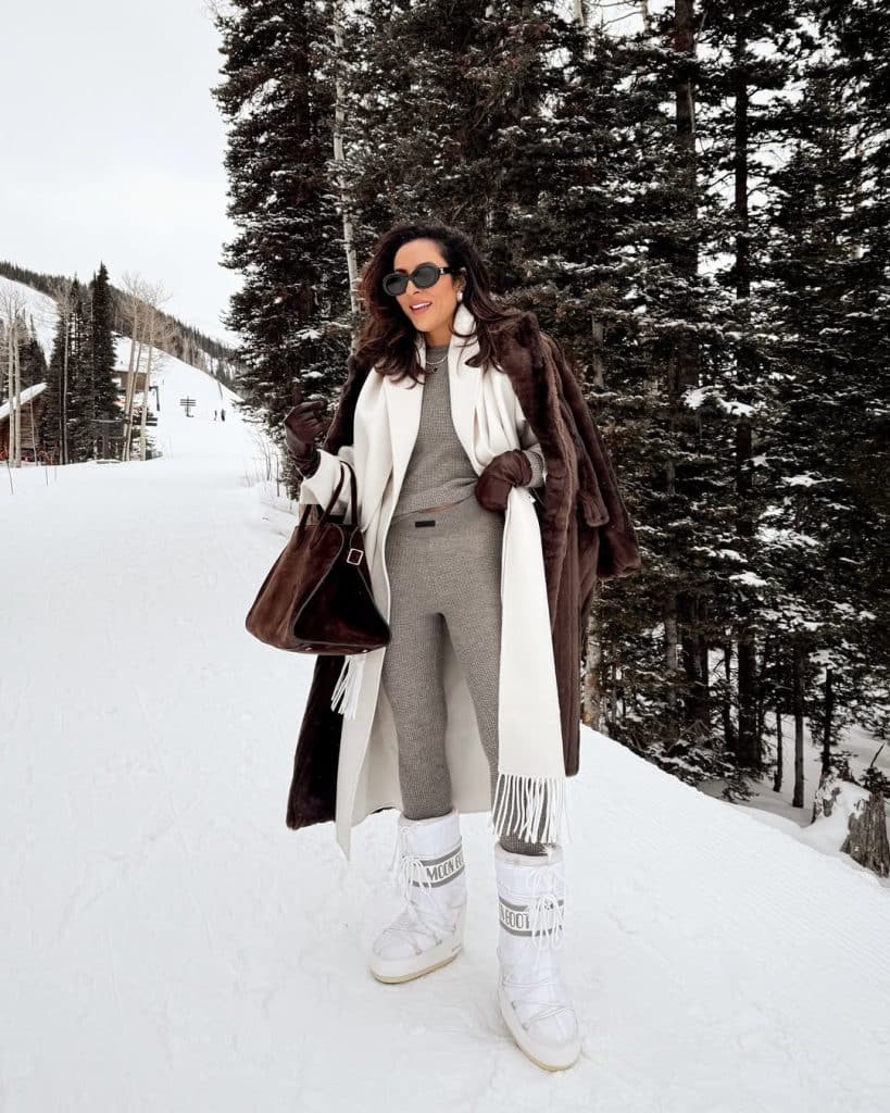 Colour-Blocked Ski Suit With Plain White Mittens apres ski outfit