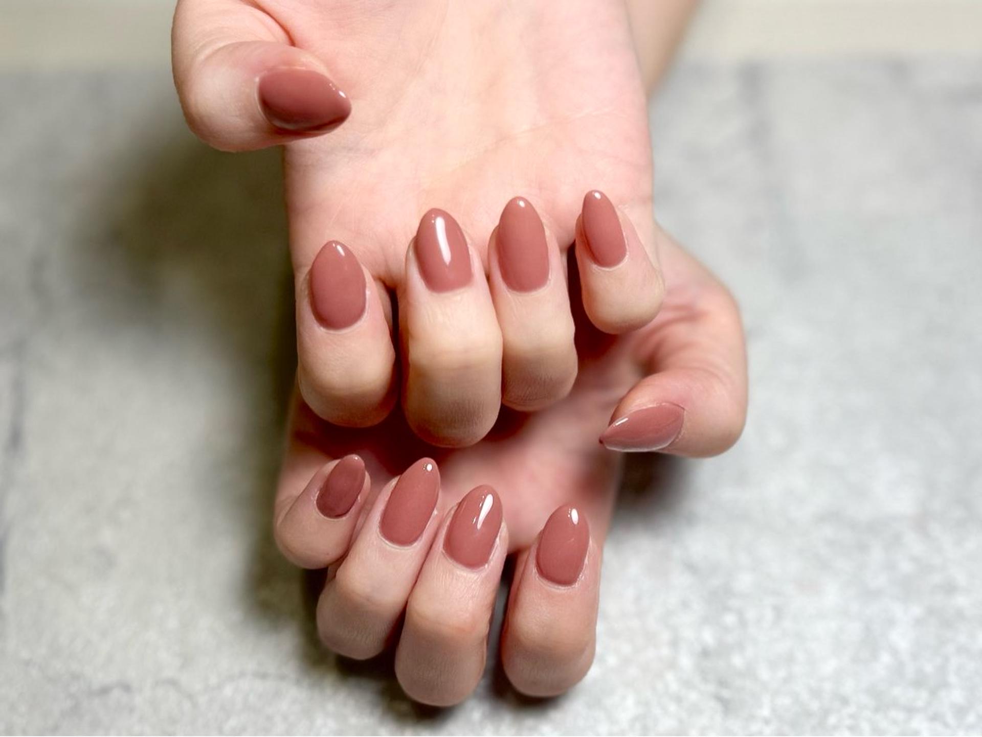 Creamy Latte winter nail manicure