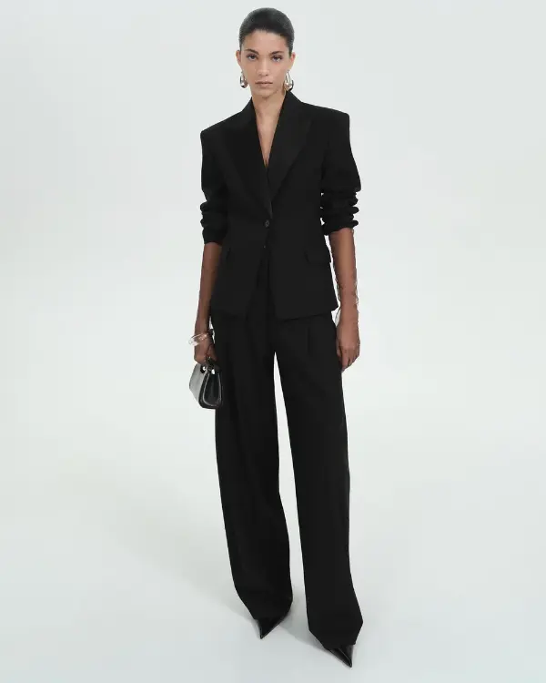 Casual Black Blazer with a Graphic Tee black outfit