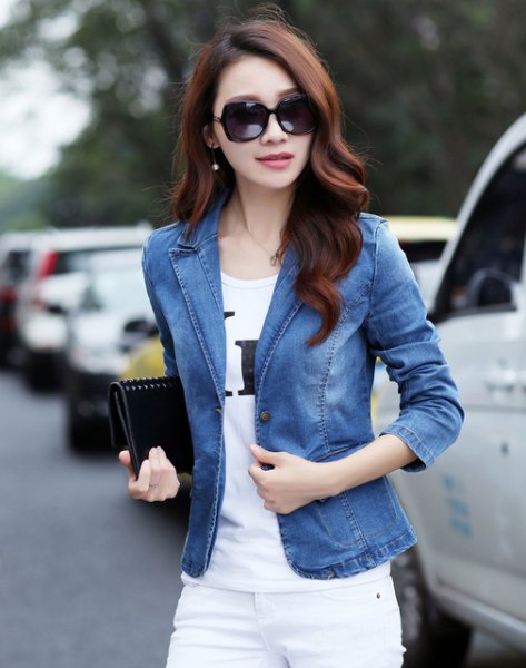 Blue Denim Blazer with a White Tee and White Skinny Jeans jacket outfit