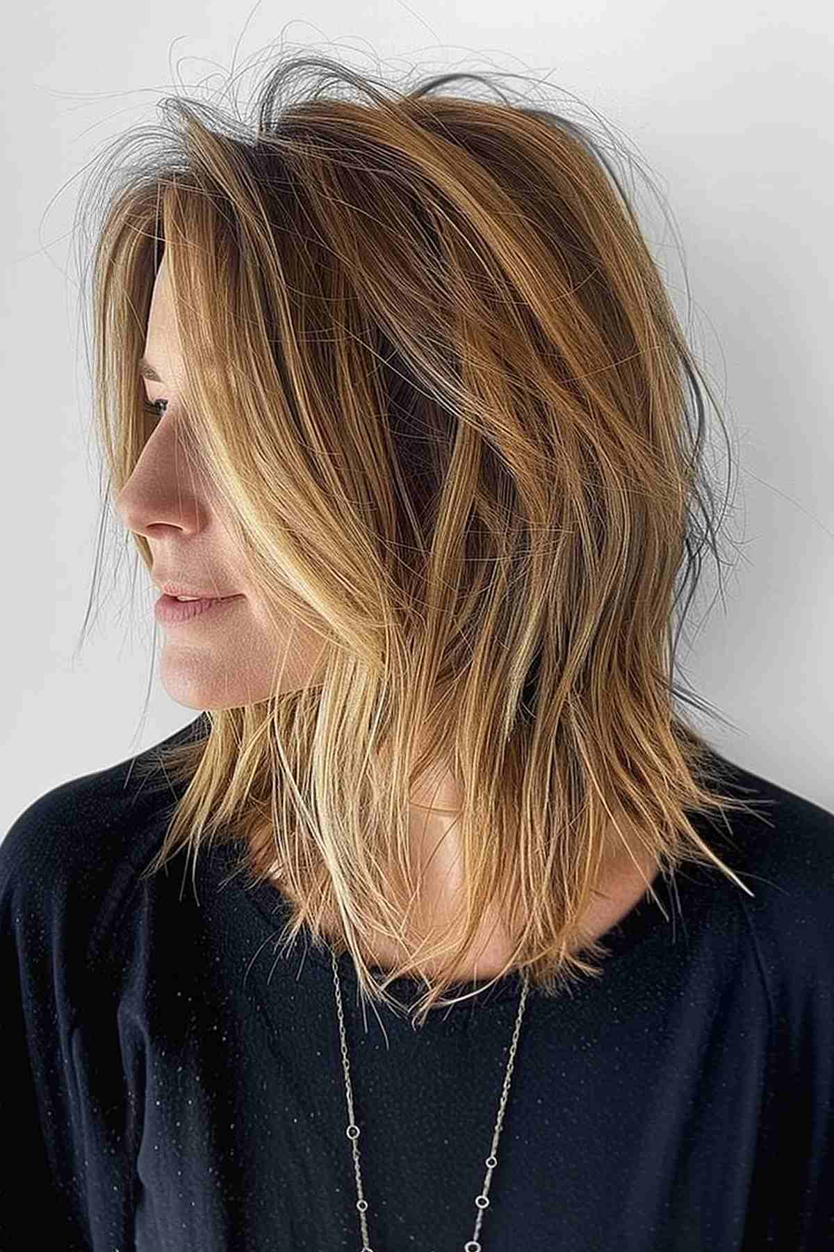 Wavy collarbone bob with broken-up choppy ends