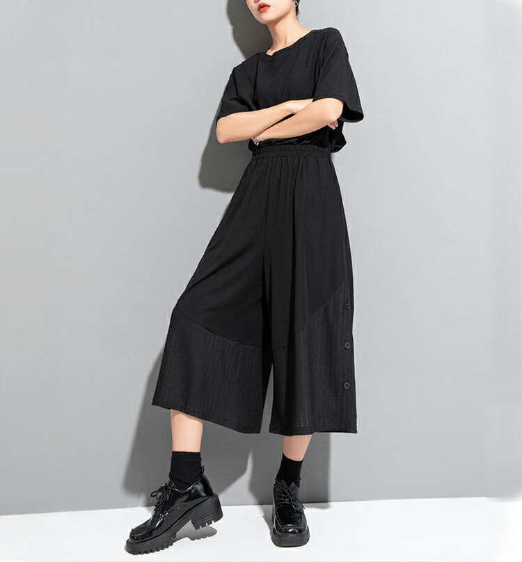 Black Wide-Leg Culottes with a Relaxed Black Top birthday outfit for Black women