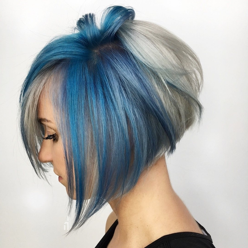 Collarbone silver shag with dark blue tones low maintenance haircut