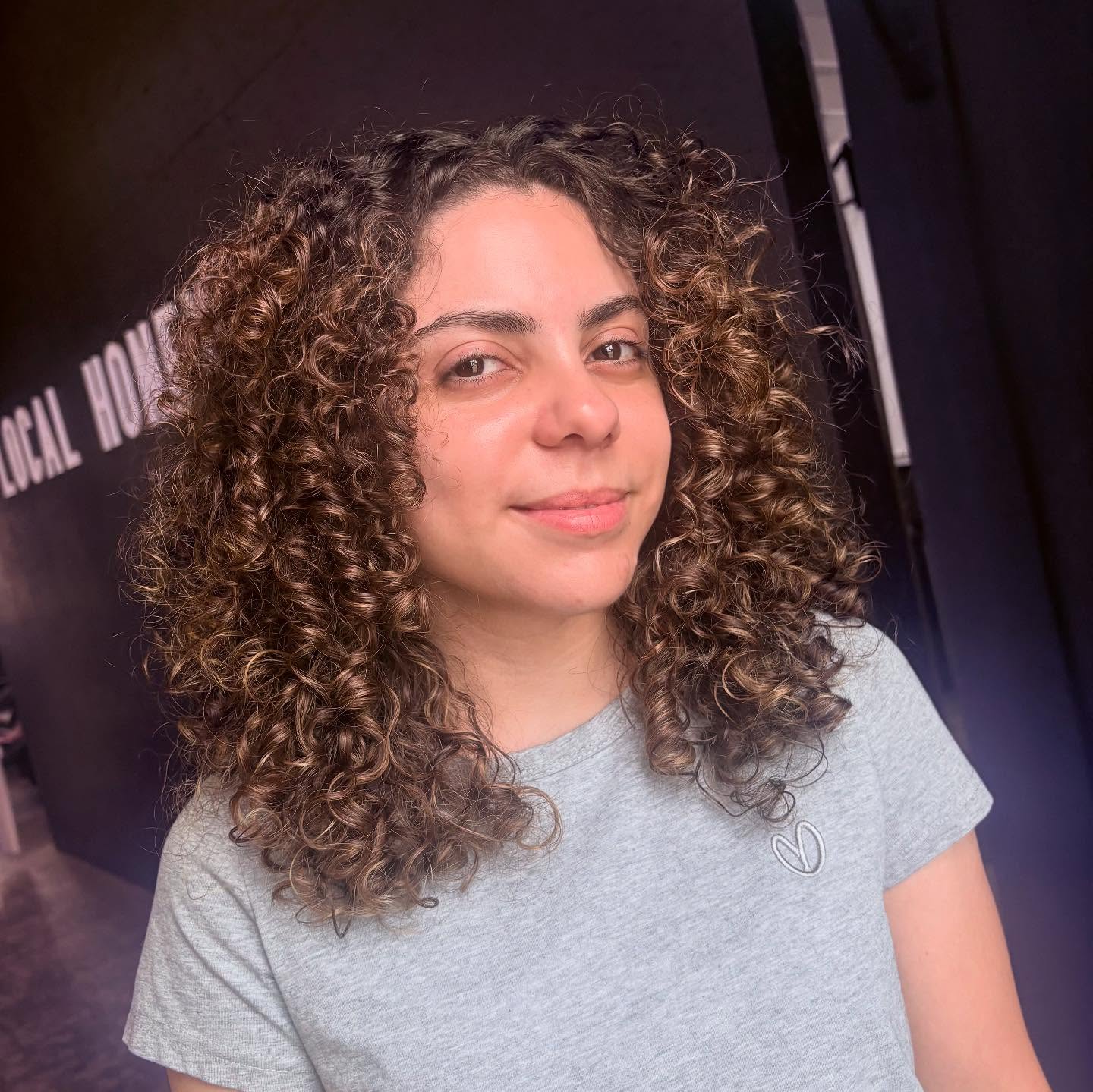Layered curls with highlighted dimension and volume