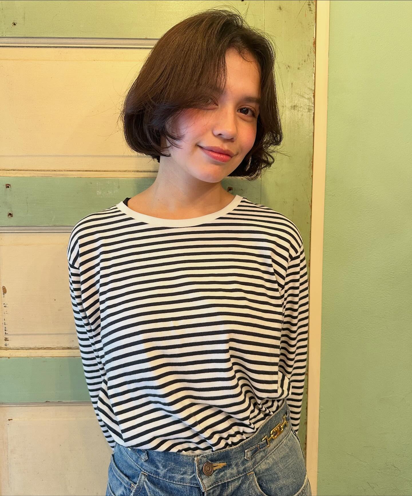 Rounded chin-grazing bob with an inward flip bob haircut