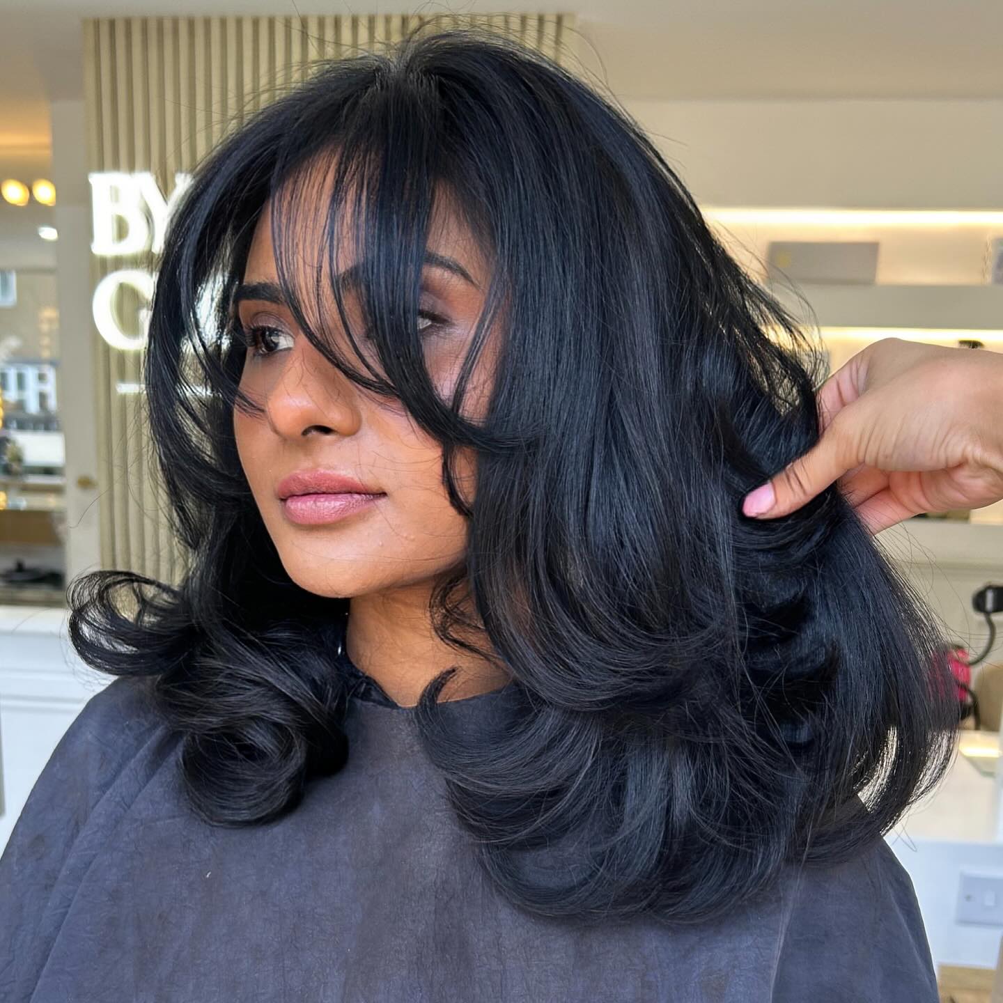 Big bouncy lob with a long curtain fringe