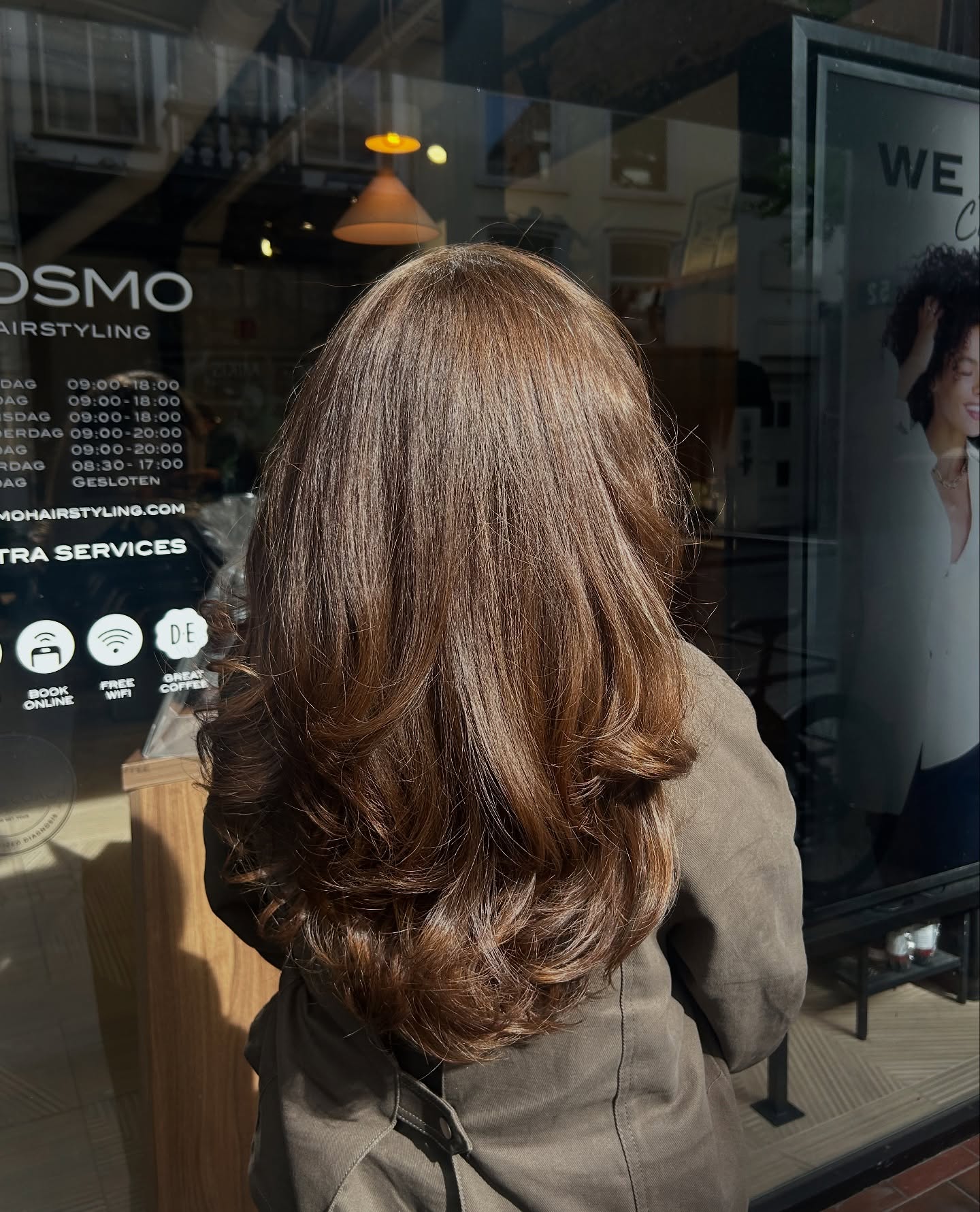 Shoulder-Length Dark Curls with Subtle Highlights hairstyle