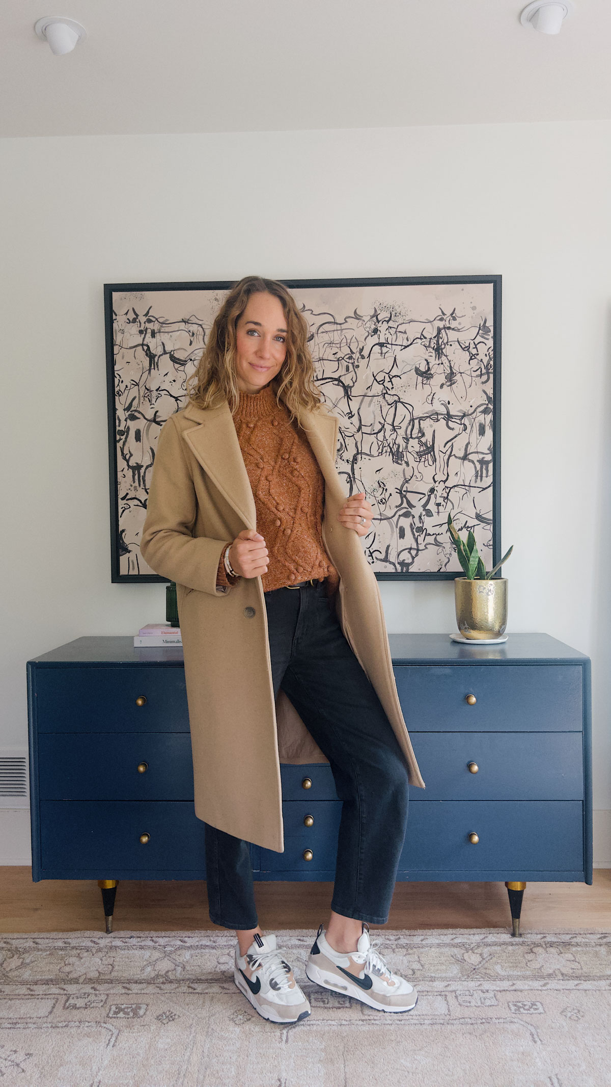 Brown coat with black jeans outfit