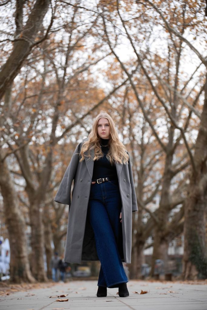 Long Grey Coat with Navy Wide-Leg Jeans baggy outfit
